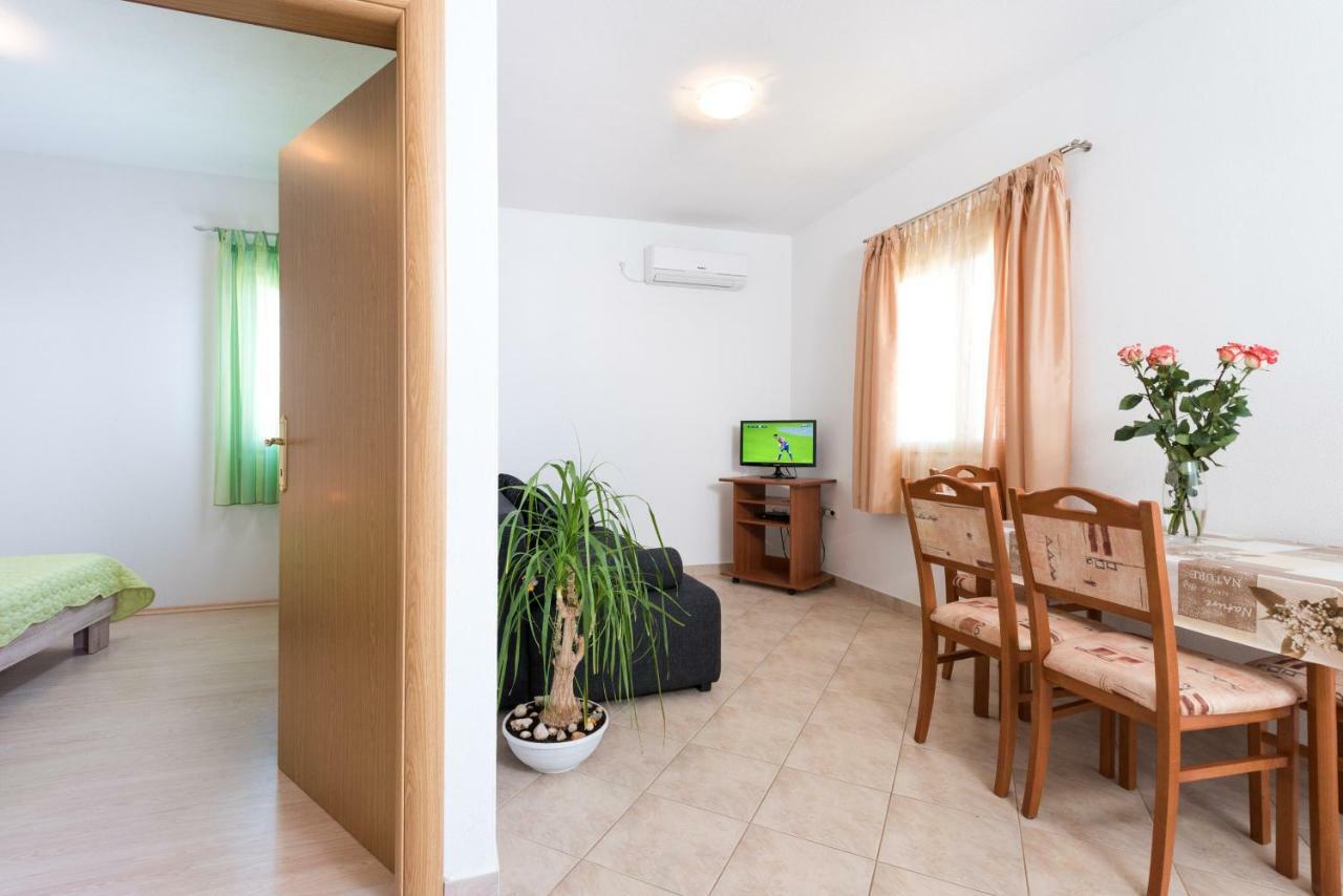 Apartmani Beran Seget Vranjica Exteriör bild
