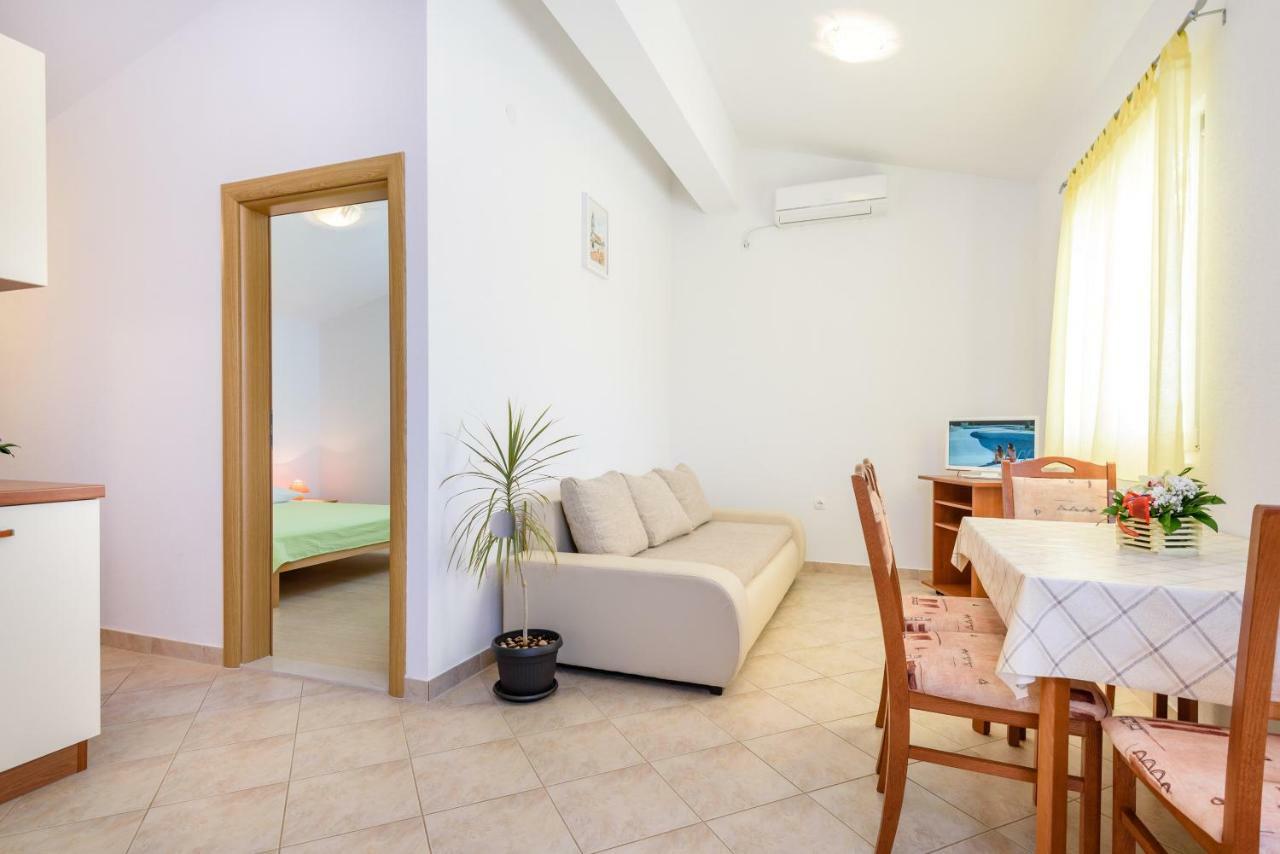 Apartmani Beran Seget Vranjica Exteriör bild
