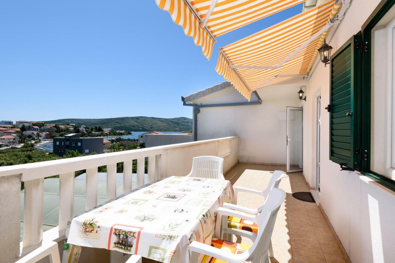 Apartmani Beran Seget Vranjica Exteriör bild