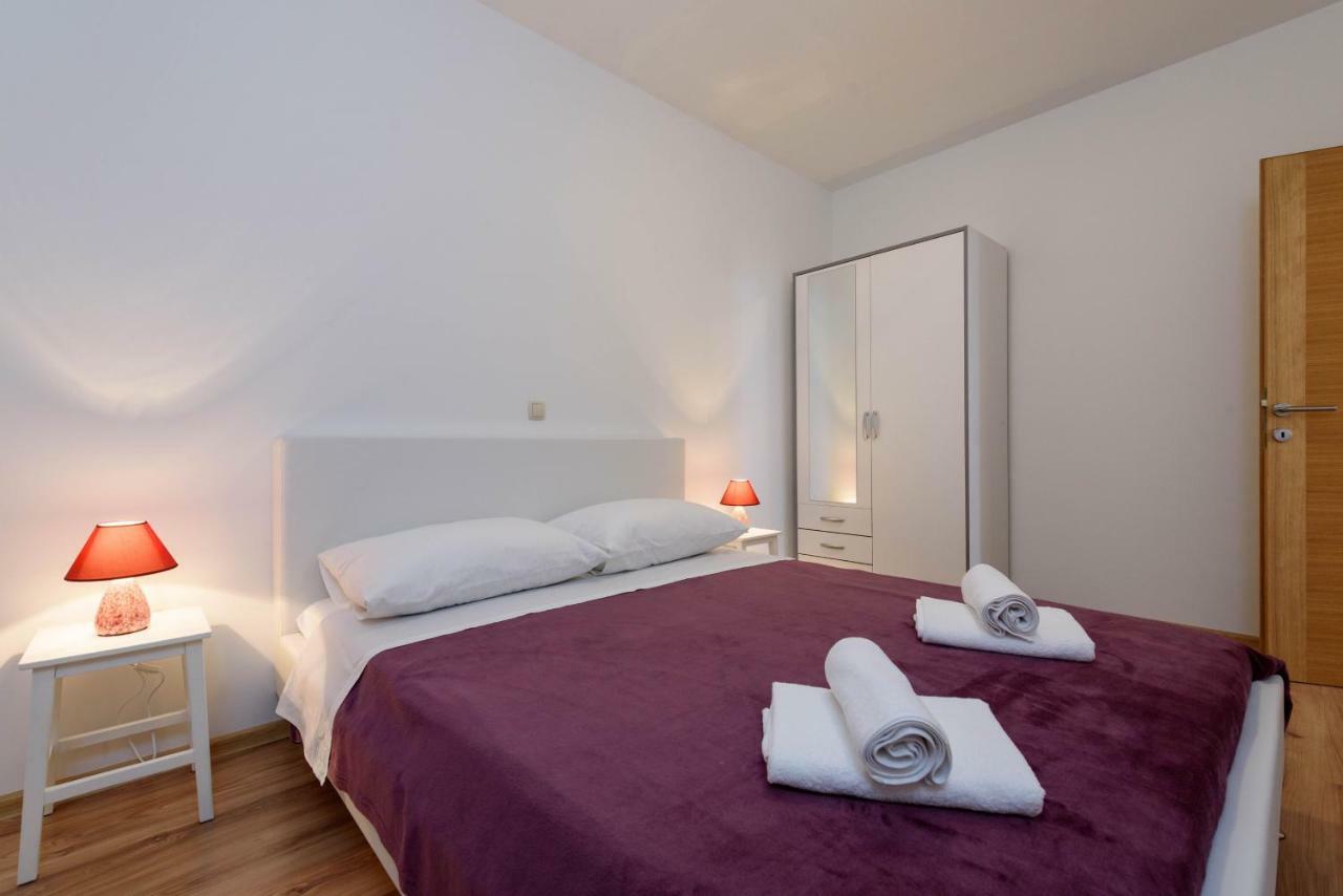 Apartmani Beran Seget Vranjica Exteriör bild