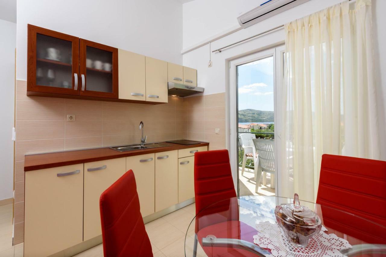 Apartmani Beran Seget Vranjica Exteriör bild