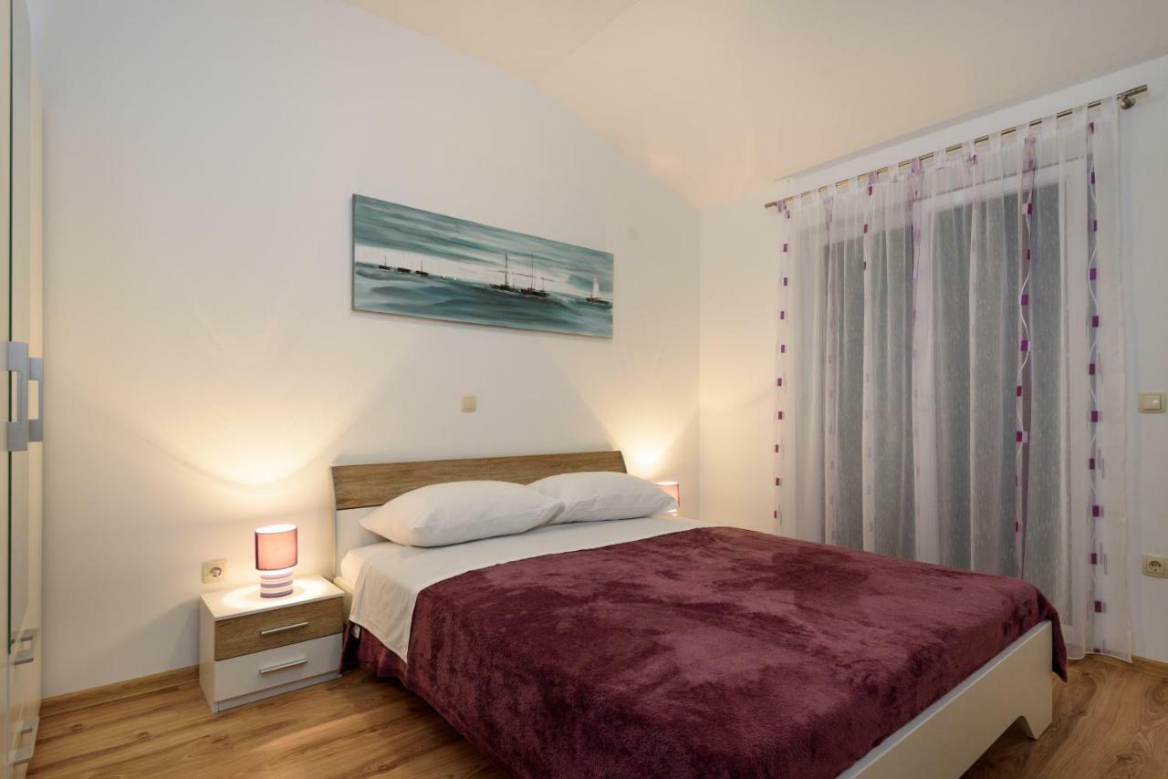 Apartmani Beran Seget Vranjica Exteriör bild