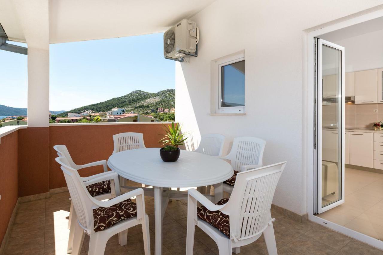 Apartmani Beran Seget Vranjica Exteriör bild