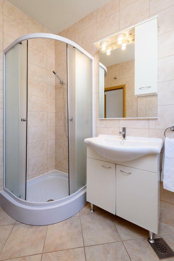 Apartmani Beran Seget Vranjica Exteriör bild