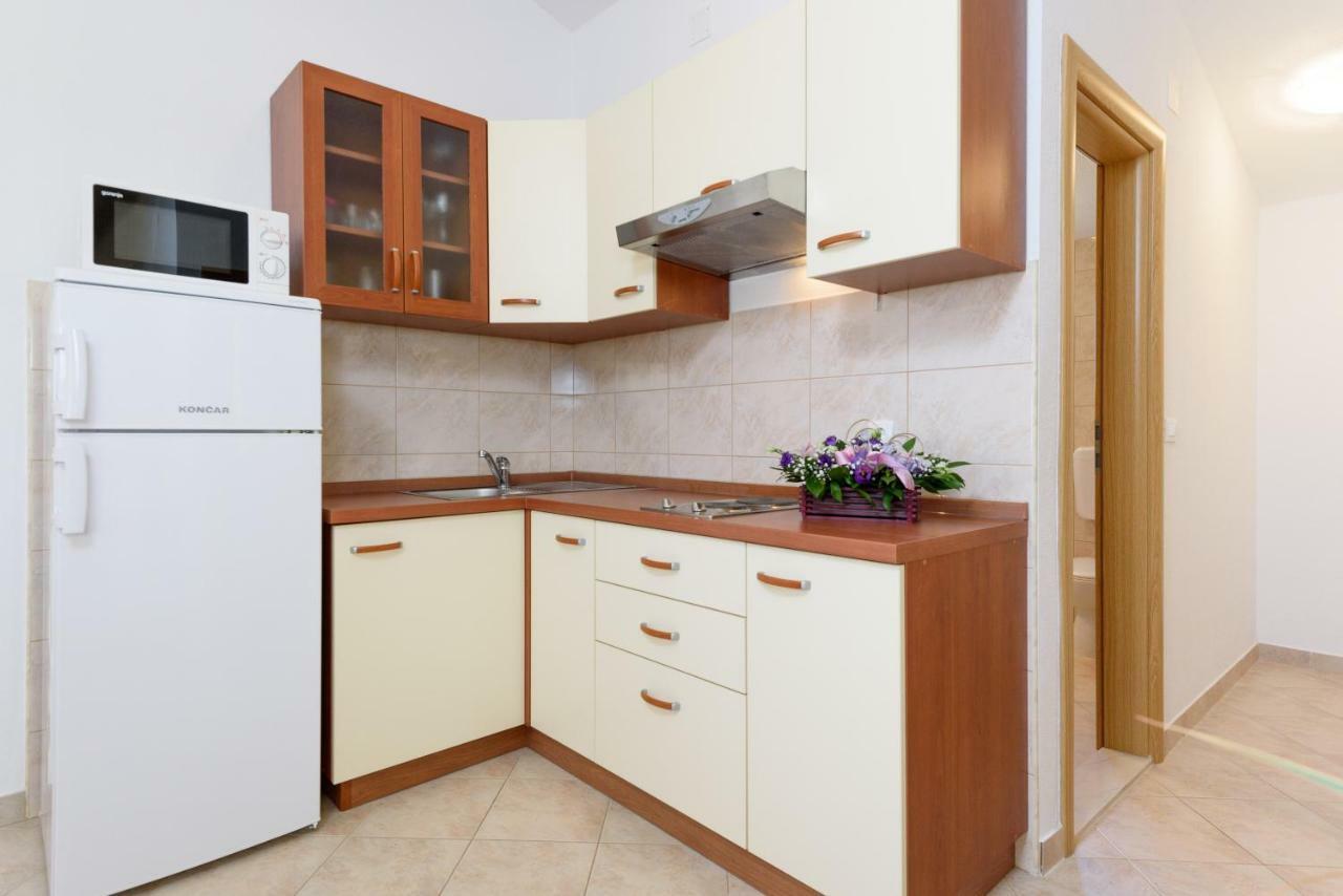 Apartmani Beran Seget Vranjica Exteriör bild