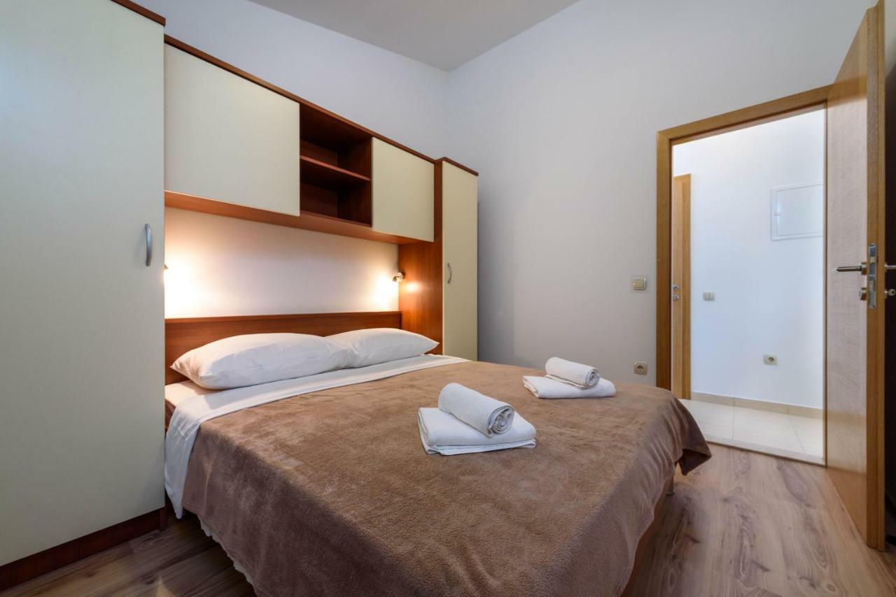 Apartmani Beran Seget Vranjica Exteriör bild