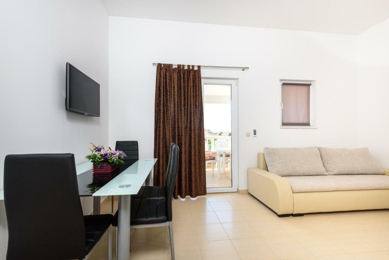 Apartmani Beran Seget Vranjica Exteriör bild
